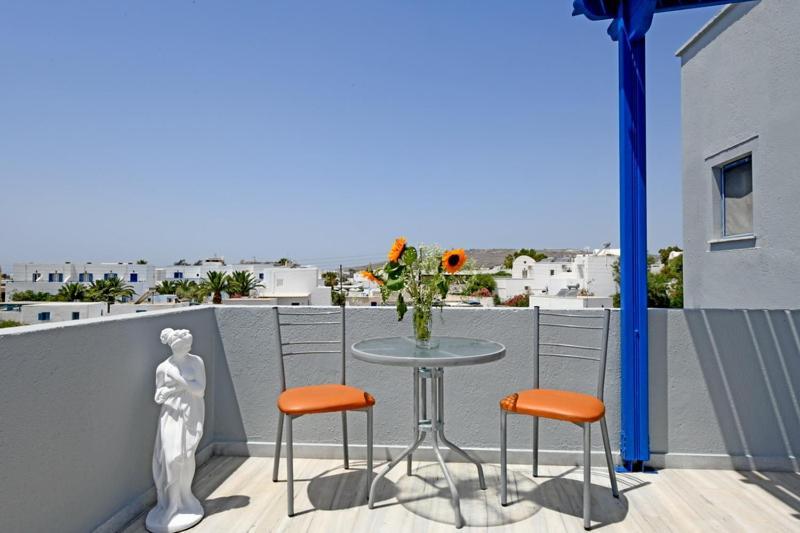 Lunar Santorini Inn Perissa (Santorini)