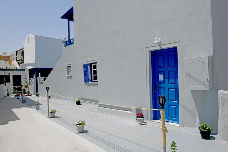 Lunar Santorini Inn *